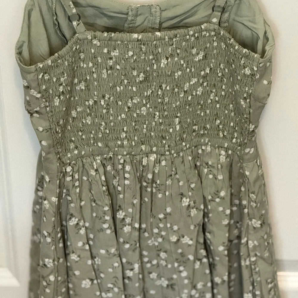 NWT-Hollister Green Mini Sundress With Embellished Flowers, Womens (XS) Clothing - Picture 9 of 13